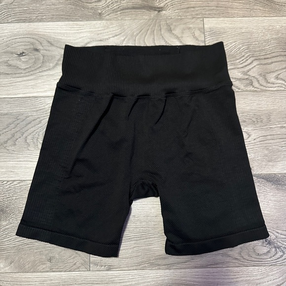 pink active bike shorts size medium - Picture 1 of 3